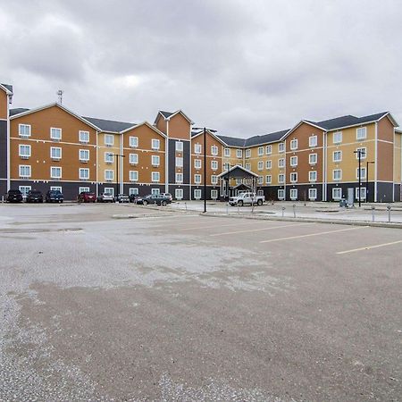 Quality Inn & Suites Estevan Екстериор снимка