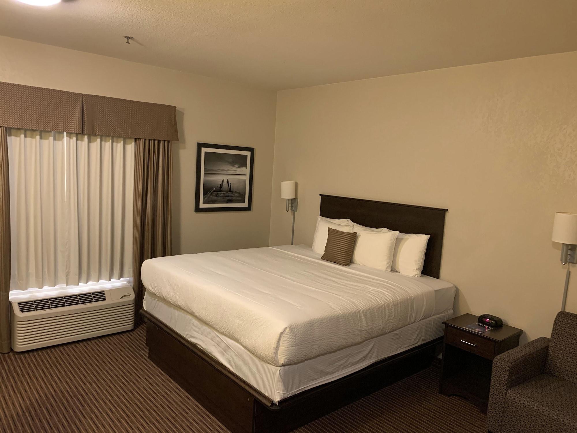 Quality Inn & Suites Estevan Екстериор снимка