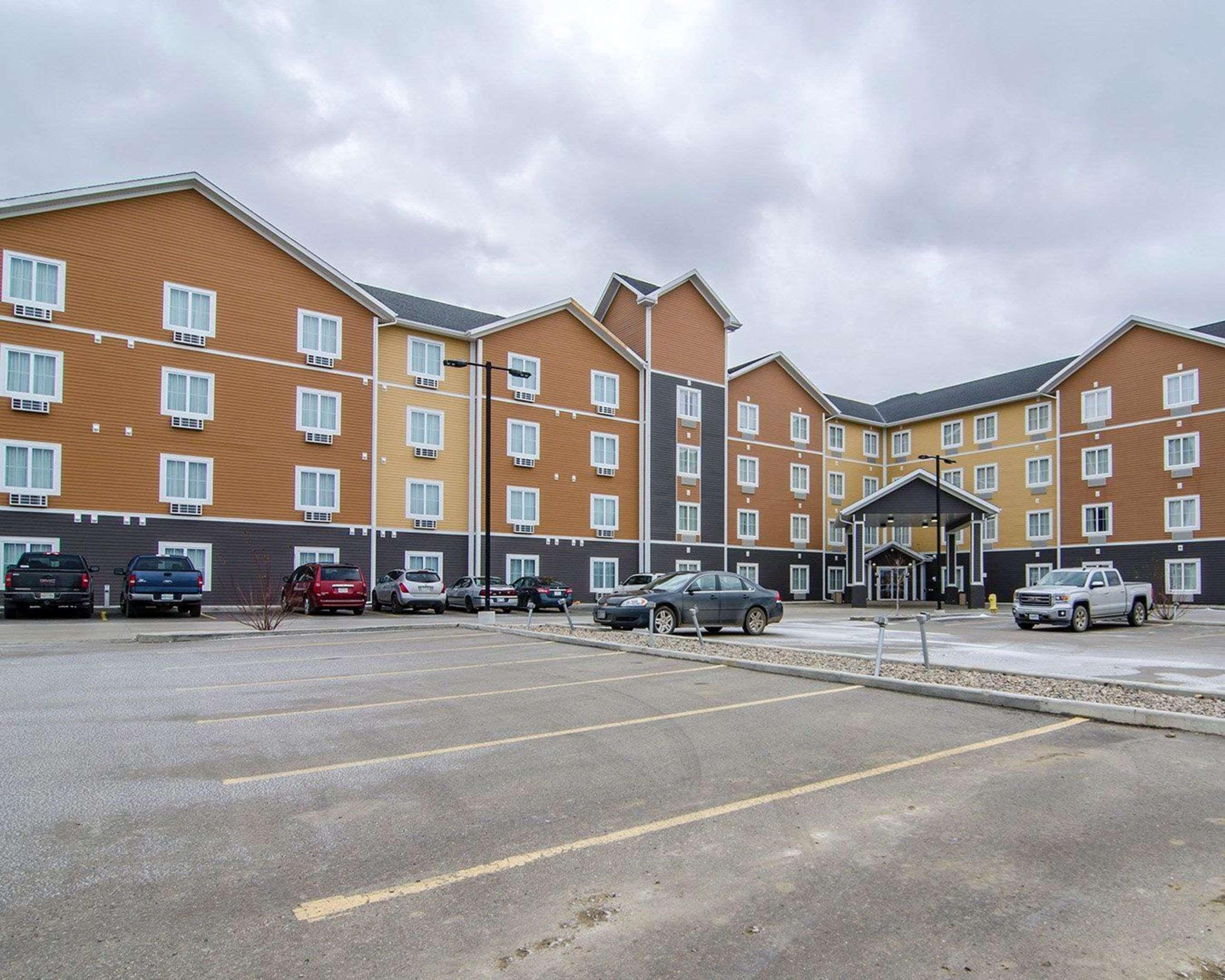 Quality Inn & Suites Estevan Екстериор снимка