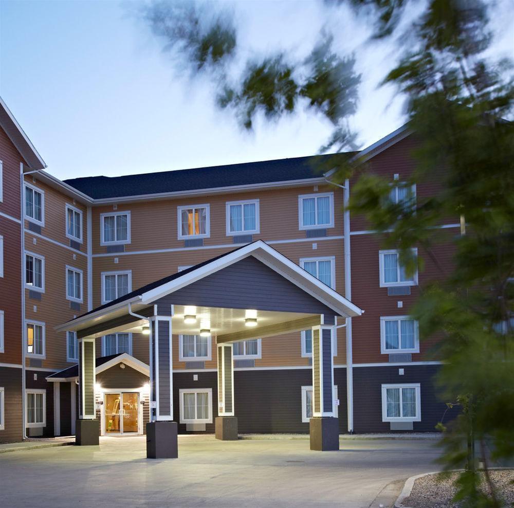 Quality Inn & Suites Estevan Екстериор снимка
