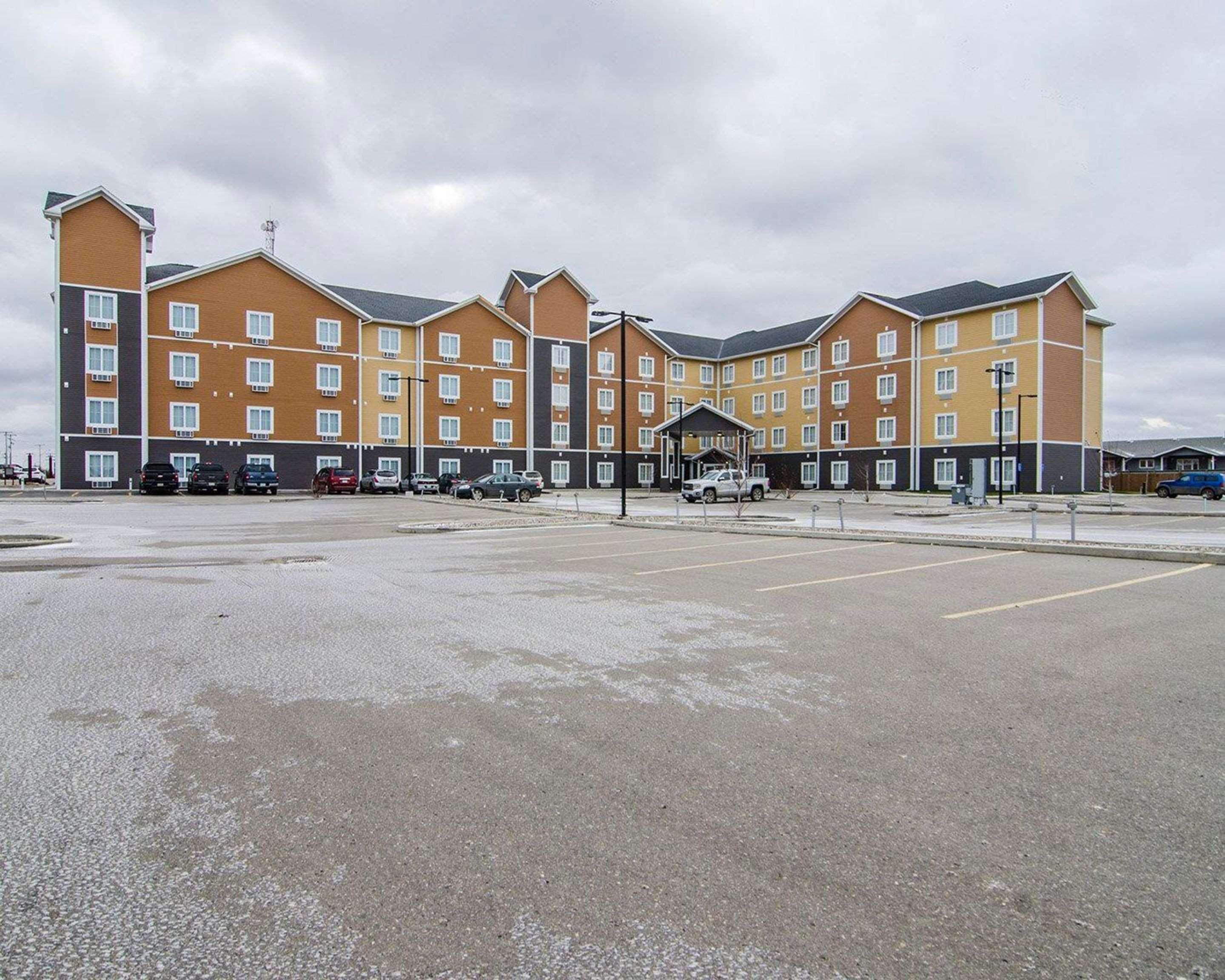Quality Inn & Suites Estevan Екстериор снимка