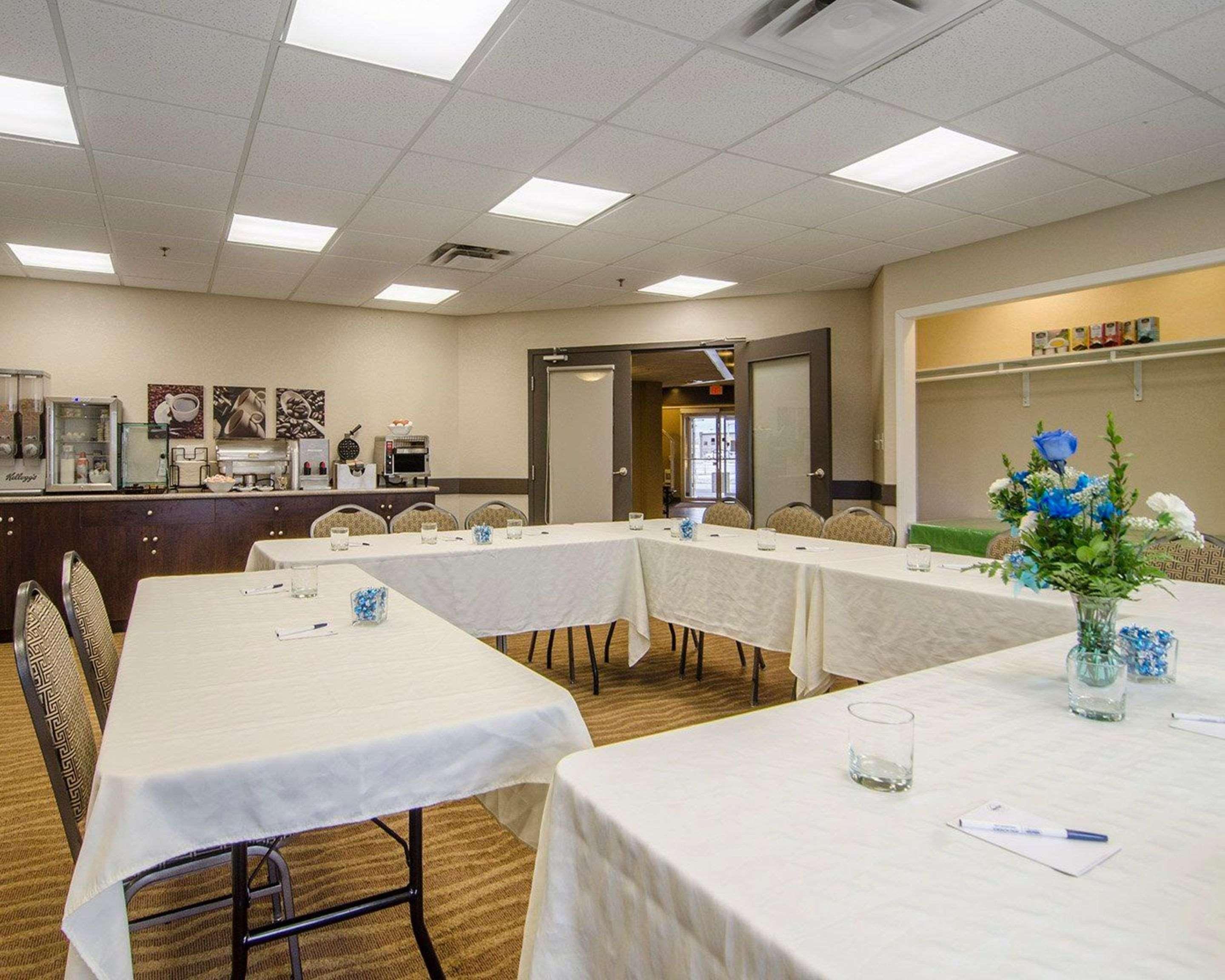 Quality Inn & Suites Estevan Екстериор снимка
