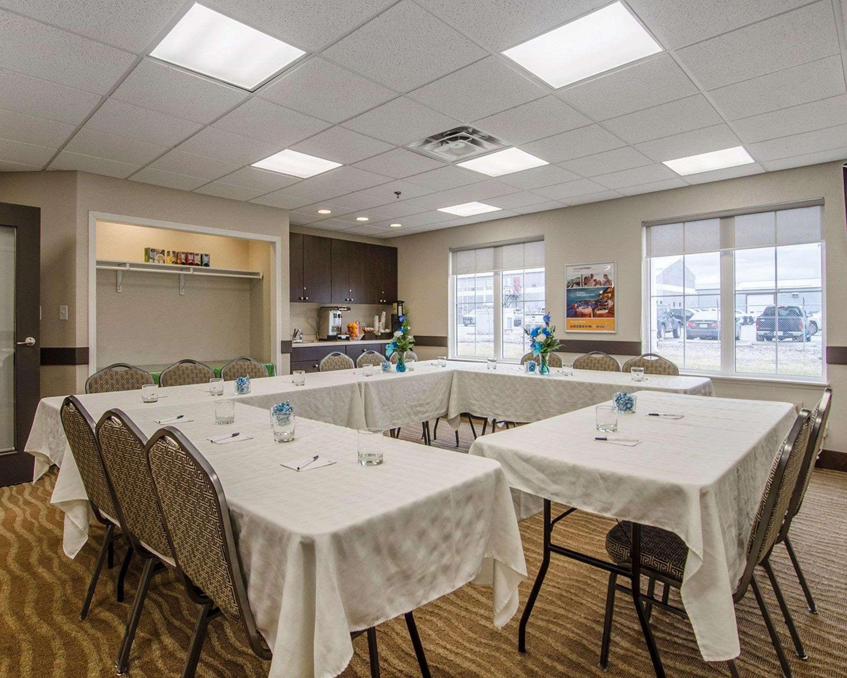 Quality Inn & Suites Estevan Екстериор снимка