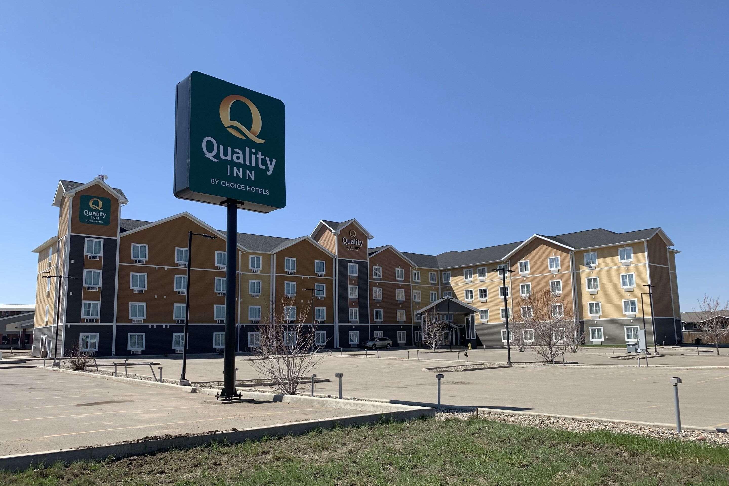 Quality Inn & Suites Estevan Екстериор снимка