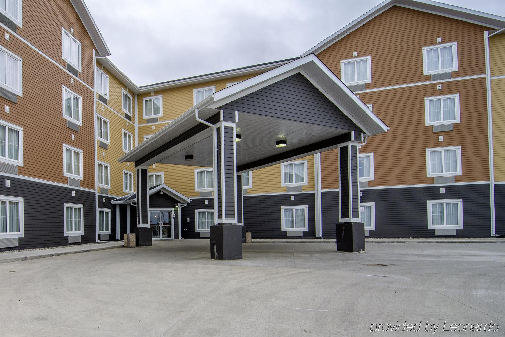 Quality Inn & Suites Estevan Екстериор снимка