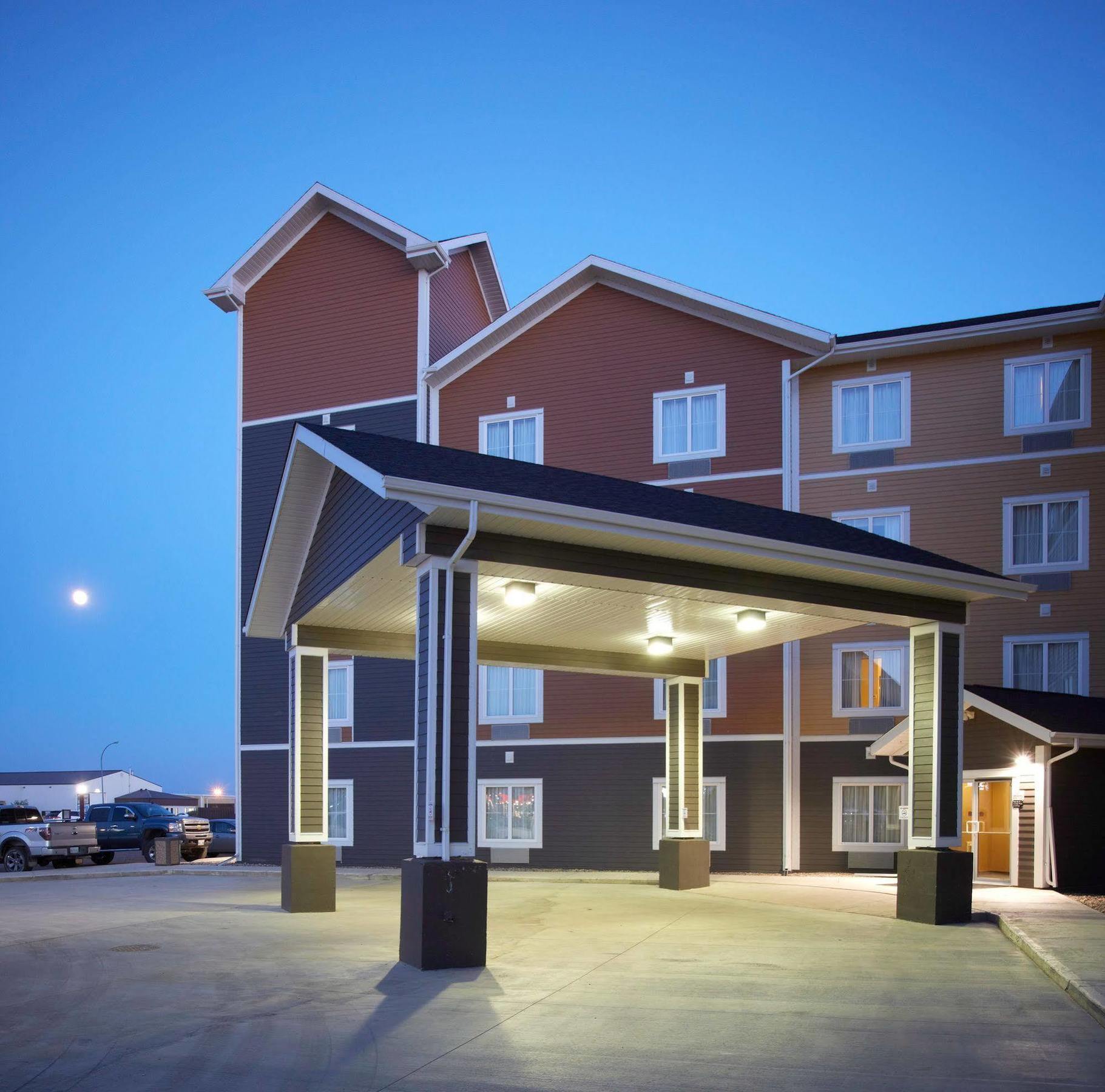 Quality Inn & Suites Estevan Екстериор снимка